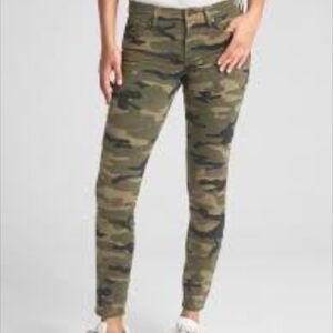 GAP SKINNY JEANS SIZE 28